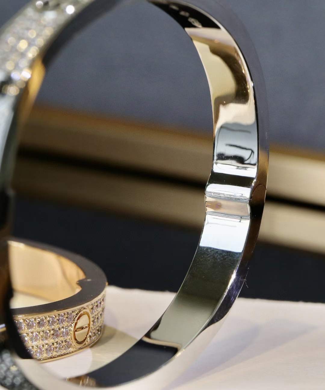 Cartier Cartier/卡地亚 经款典宽版满天手星镯 银色