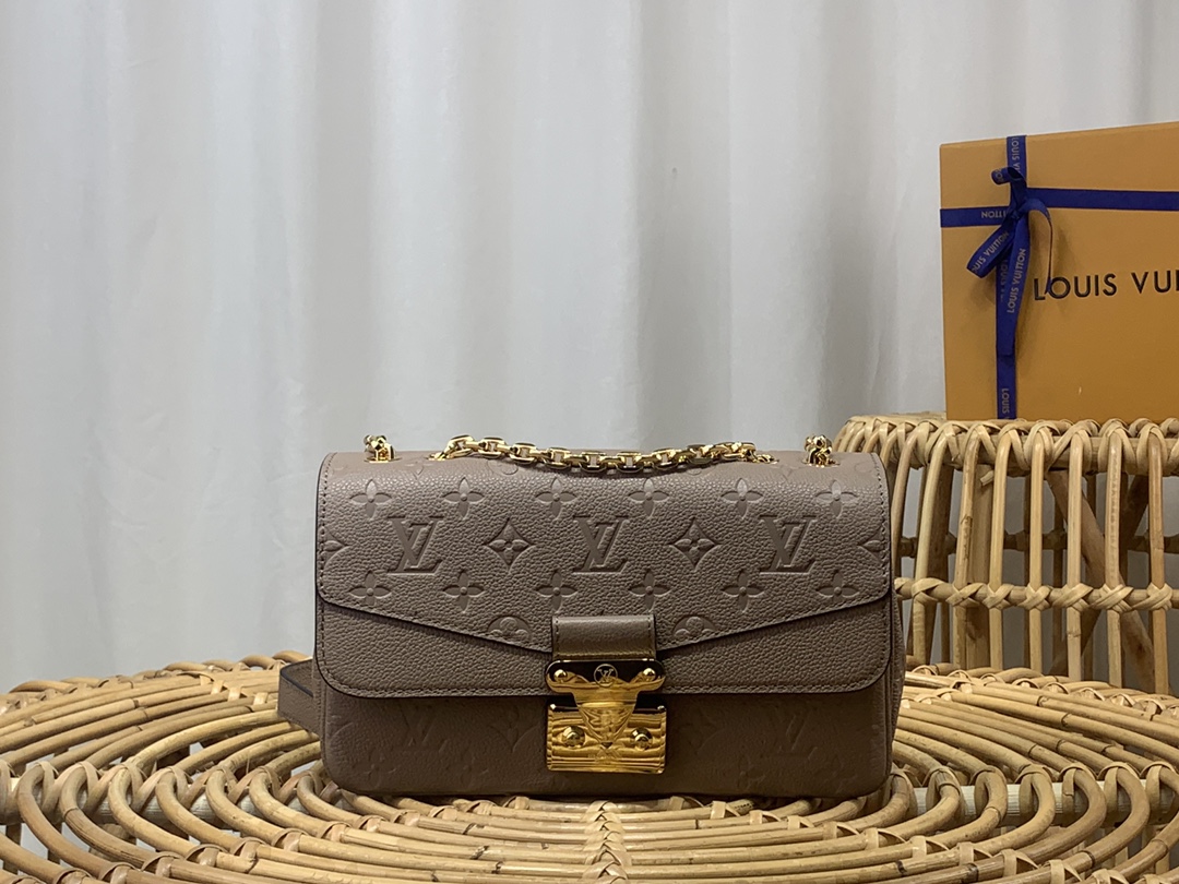 Louis Vuitton LV Pochette MeTis mirror quality
 Handbags Crossbody & Shoulder Bags Grey Spring Collection Chains M46127
