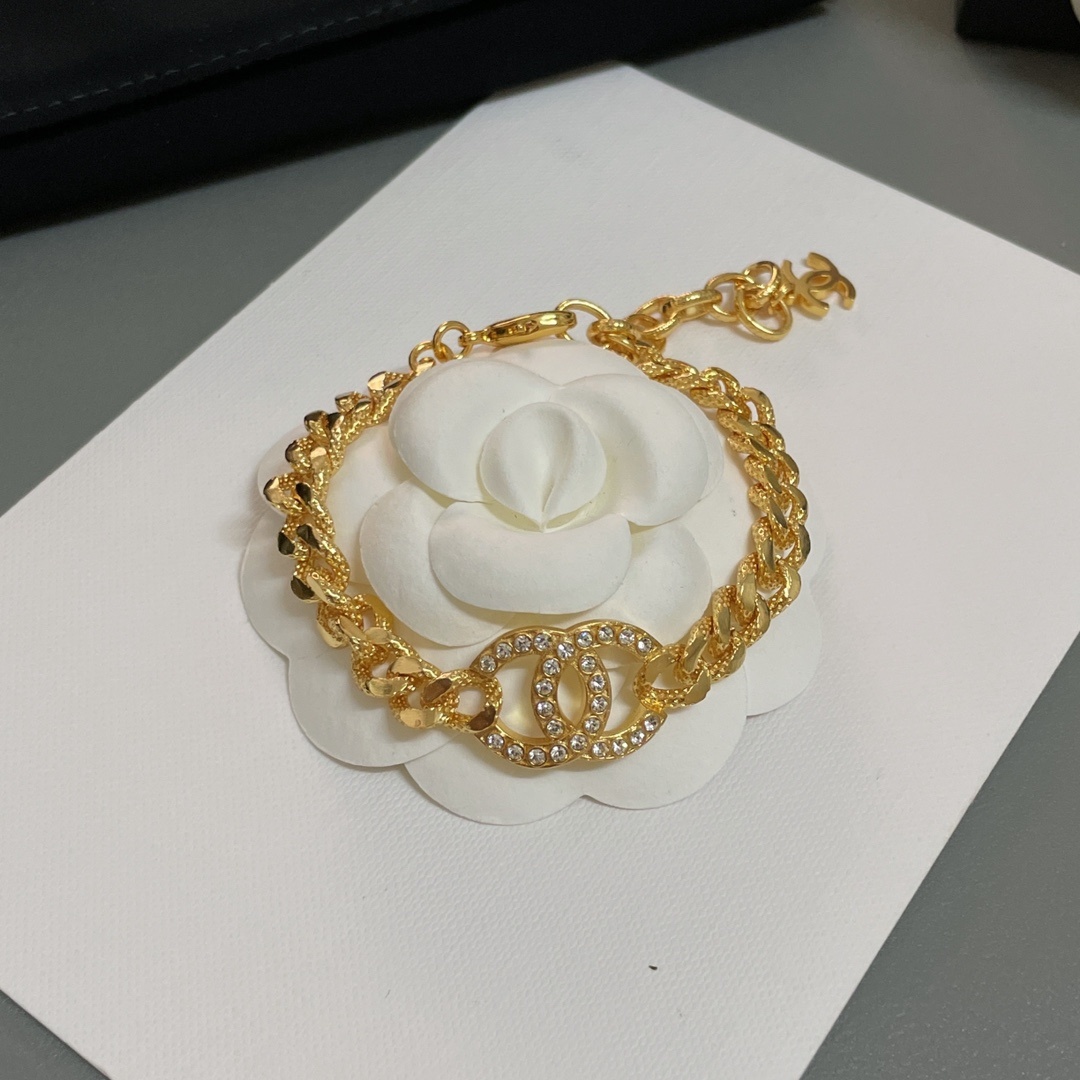 【】 【香金粗链双c手链】现huo现huo❗️代购购入项链Z 5500❗️这期的高级手工坊系列真的太太太