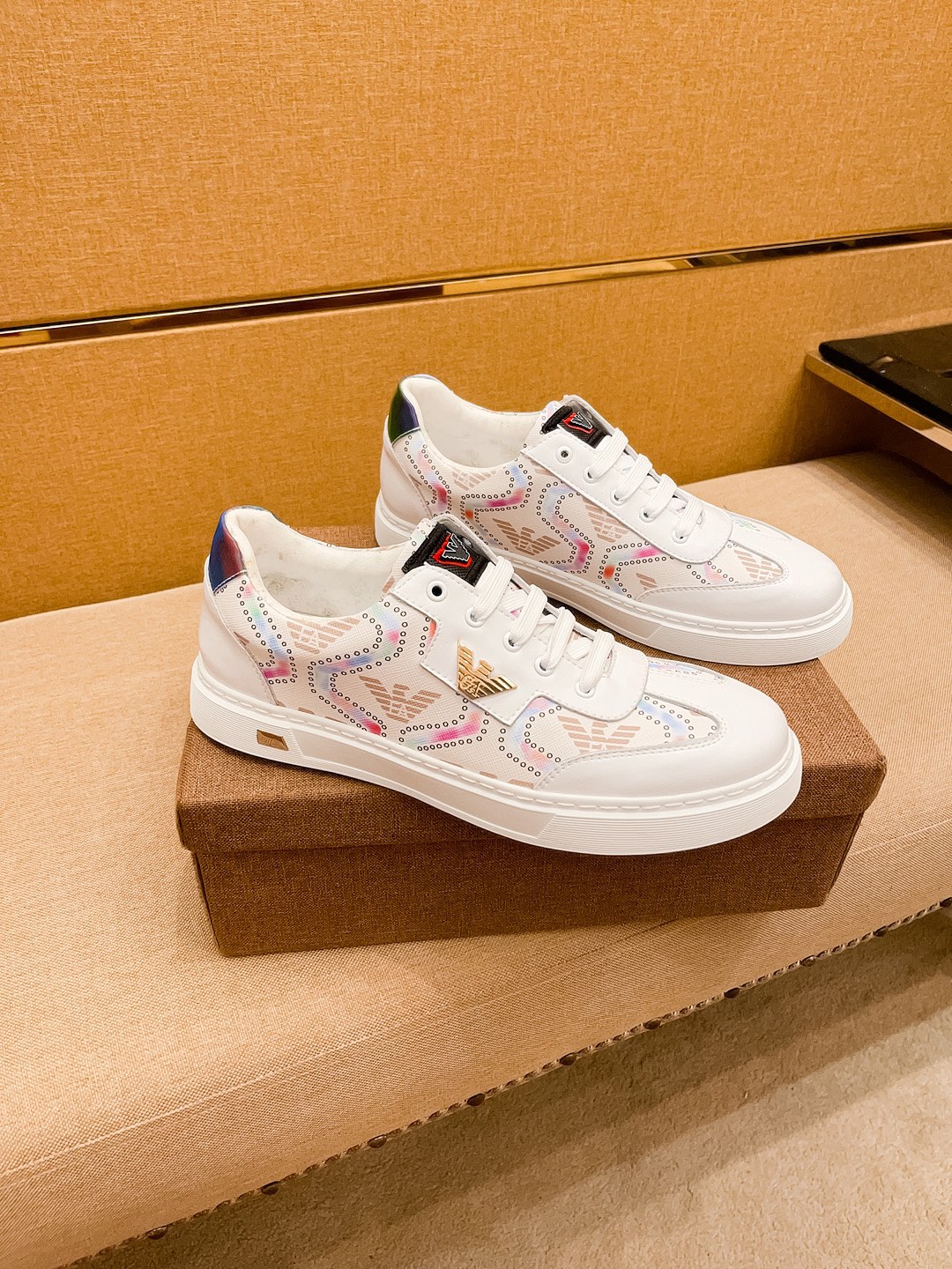 I5   阿玛尼 男鞋高端品牌 官网1：1最新力作：鞋面采用意大利进口头层牛皮搭配舒适透气内里➕原版防滑耐磨大底制作 ，让行走更加便捷舒适，惊世之作，与官方的质量相比美的1：1复刻[色]打造时尚个性衬托你的与众不同潮男必备!经典