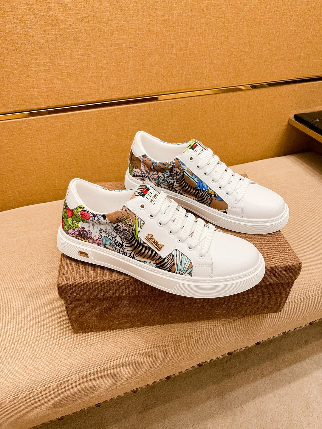 I5 🔥 古奇 男鞋高端品牌 官网1：1最新力作：鞋面采用意大利进口头层牛皮搭配舒适透气内里➕原版防滑耐磨大底制作🔥，让行走更加便捷舒适，惊世之作，与官方的质量相比美的1：1复刻[色]打造时尚个性衬托你的与众不同潮男必备!经典🔥