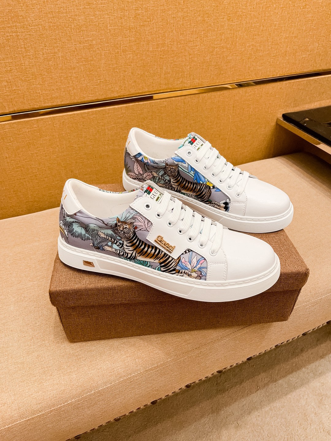 I5 🔥 古奇 男鞋高端品牌 官网1：1最新力作：鞋面采用意大利进口头层牛皮搭配舒适透气内里➕原版防滑耐磨大底制作🔥，让行走更加便捷舒适，惊世之作，与官方的质量相比美的1：1复刻[色]打造时尚个性衬托你的与众不同潮男必备!经典🔥