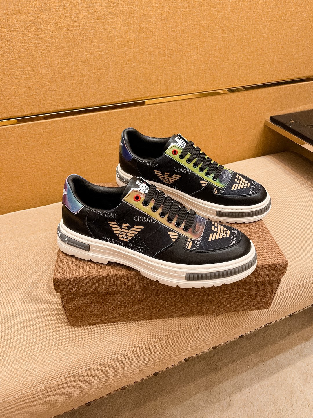 I5   阿玛尼 男鞋高端品牌 官网1：1最新力作：鞋面采用意大利进口头层牛皮搭配舒适透气内里➕原版防滑耐磨大底制作 ，让行走更加便捷舒适，惊世之作，与官方的质量相比美的1：1复刻[色]打造时尚个性衬托你的与众不同潮男必备!经典