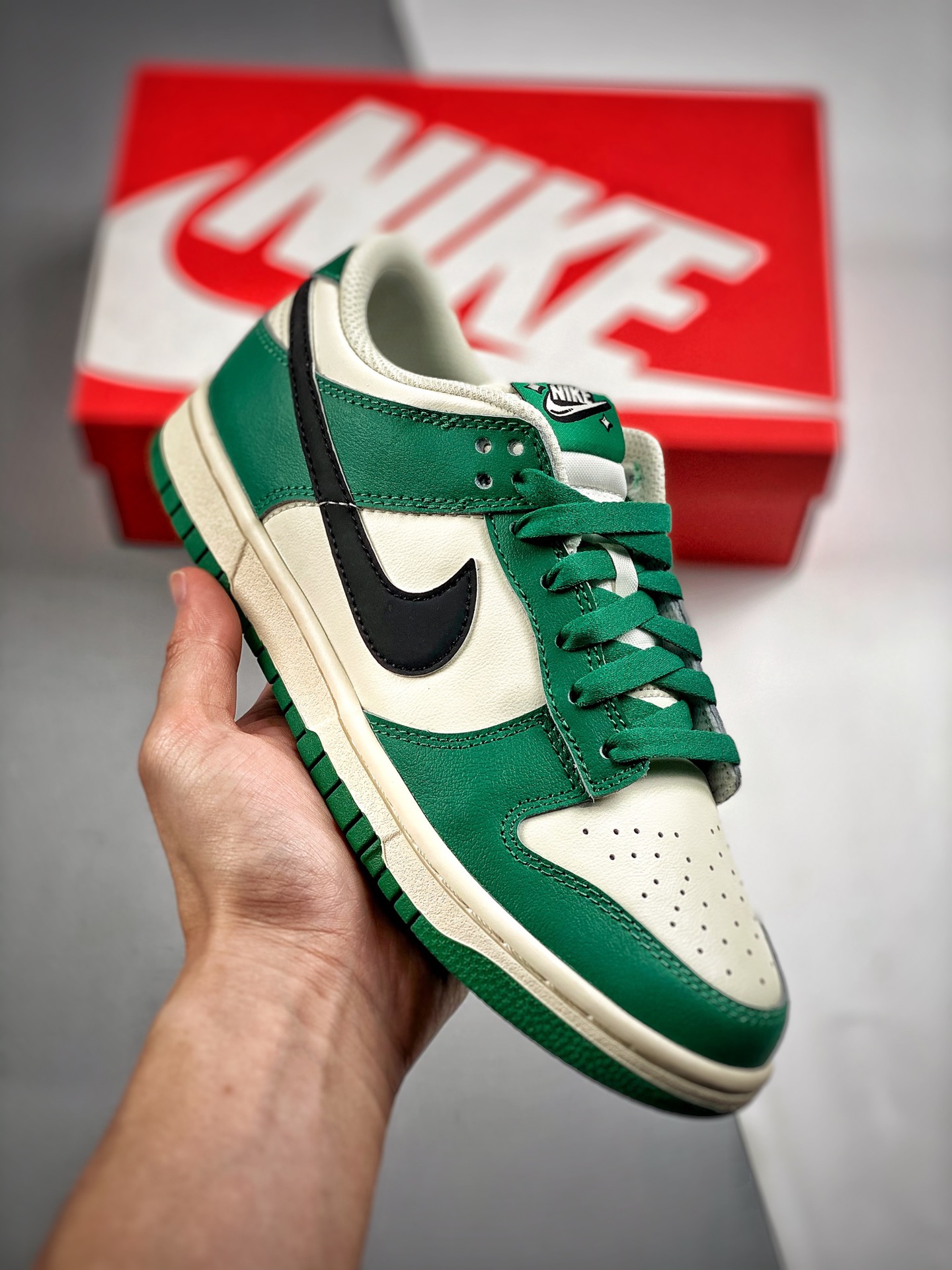 -4 Nike SB Dunk Low "Lottery" zapatillas de skate de caña baja para ocio y deporte, color blanco/verde oscuro/negro con…
