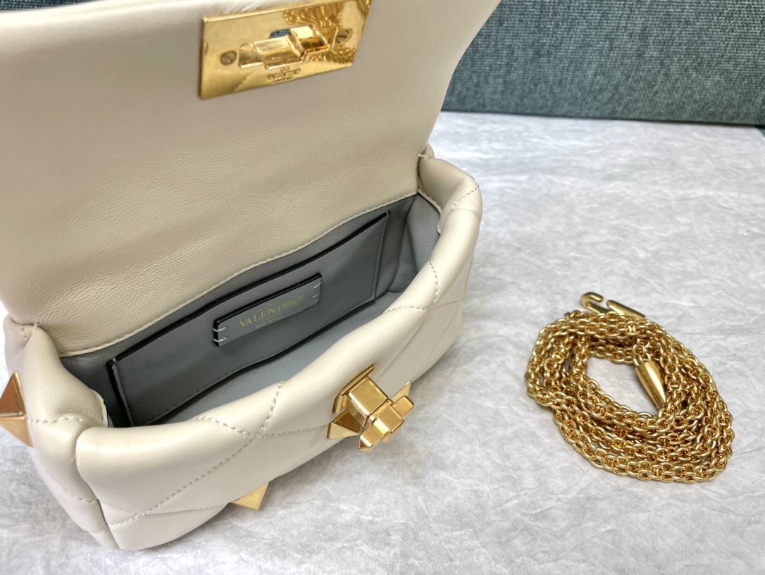 Valentino华伦天奴纳帕羊皮革迷你链条包0188