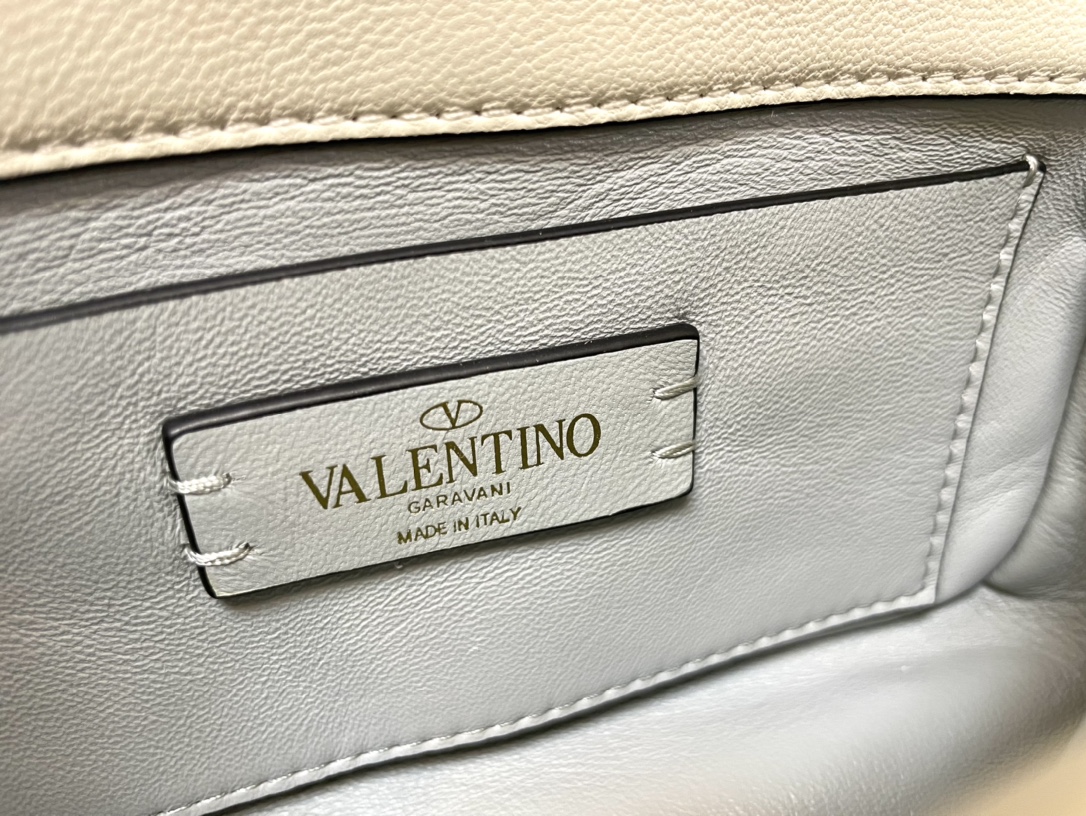 Valentino华伦天奴纳帕羊皮革迷你链条包0188