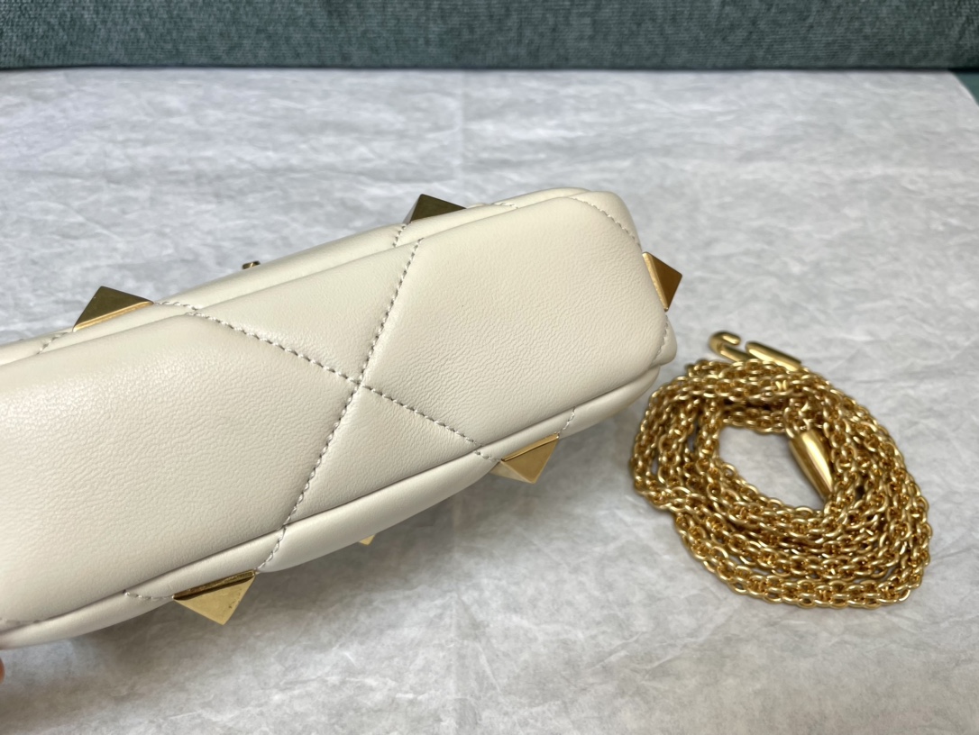 Valentino华伦天奴纳帕羊皮革迷你链条包0188