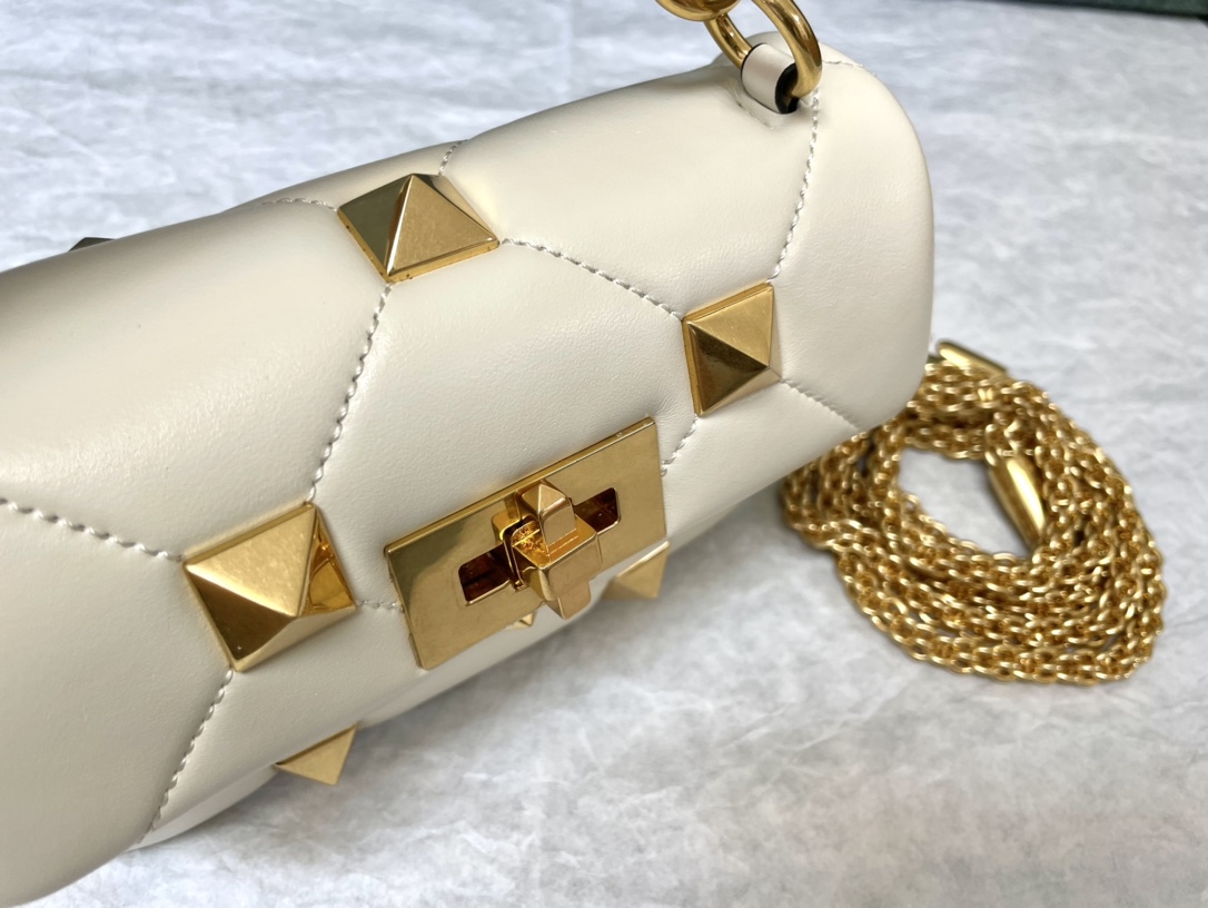 Valentino华伦天奴纳帕羊皮革迷你链条包0188