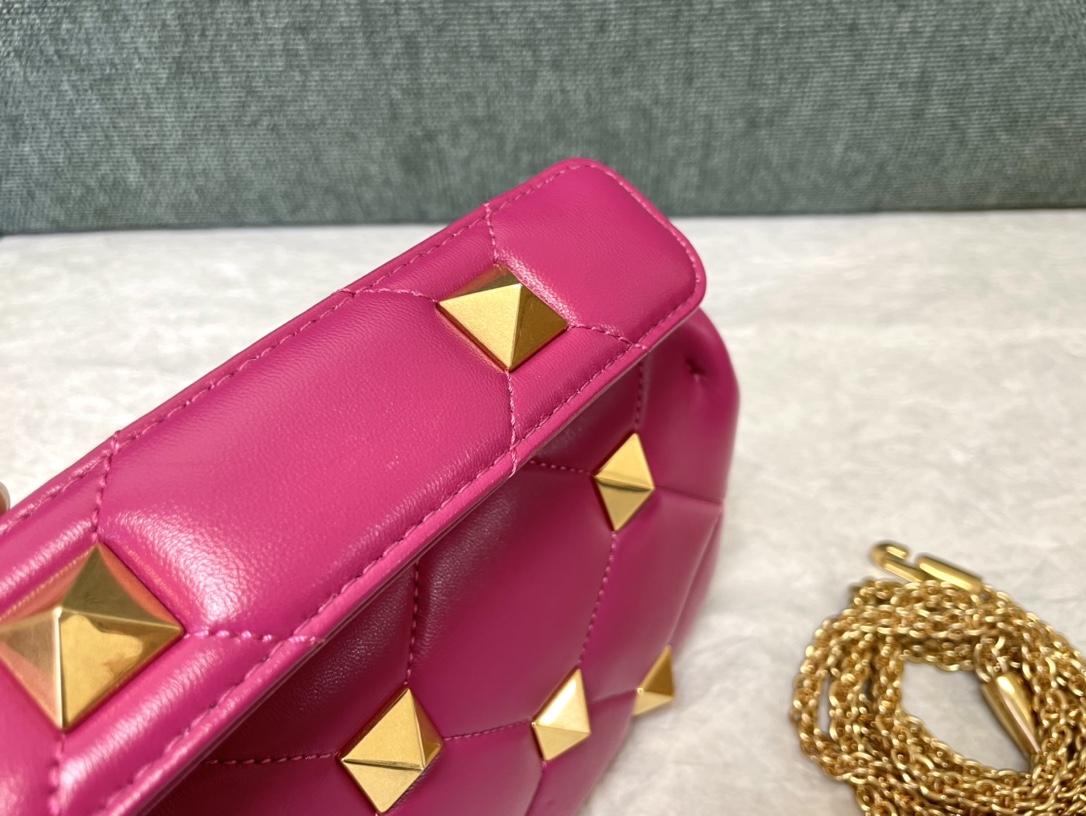 Valentino华伦天奴纳帕羊皮革迷你链条包0188