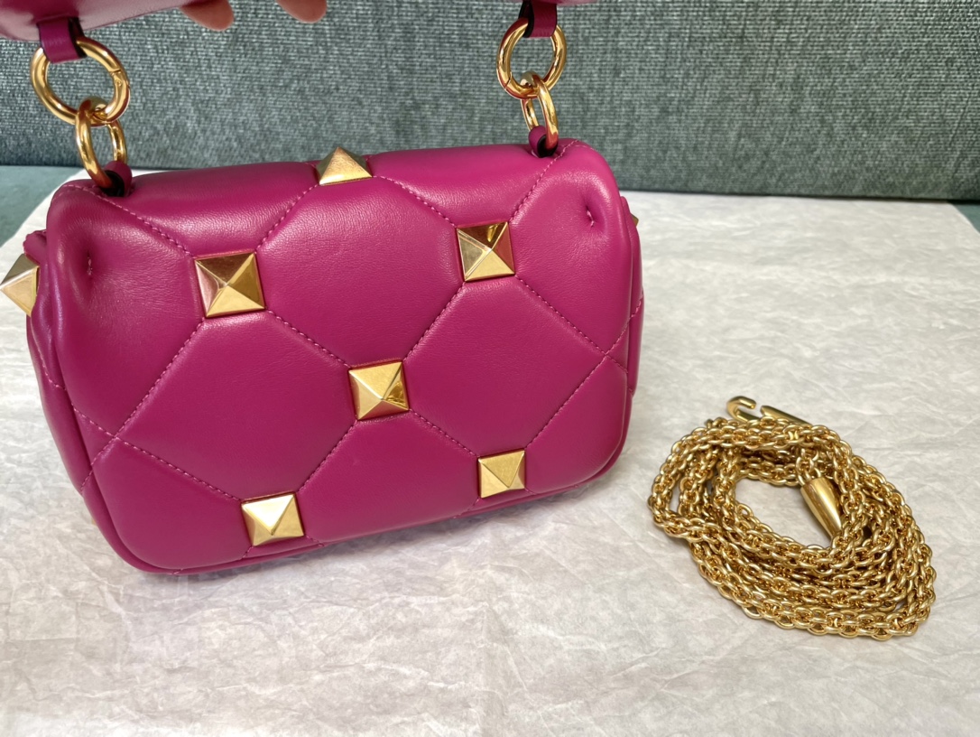 Valentino华伦天奴纳帕羊皮革迷你链条包0188