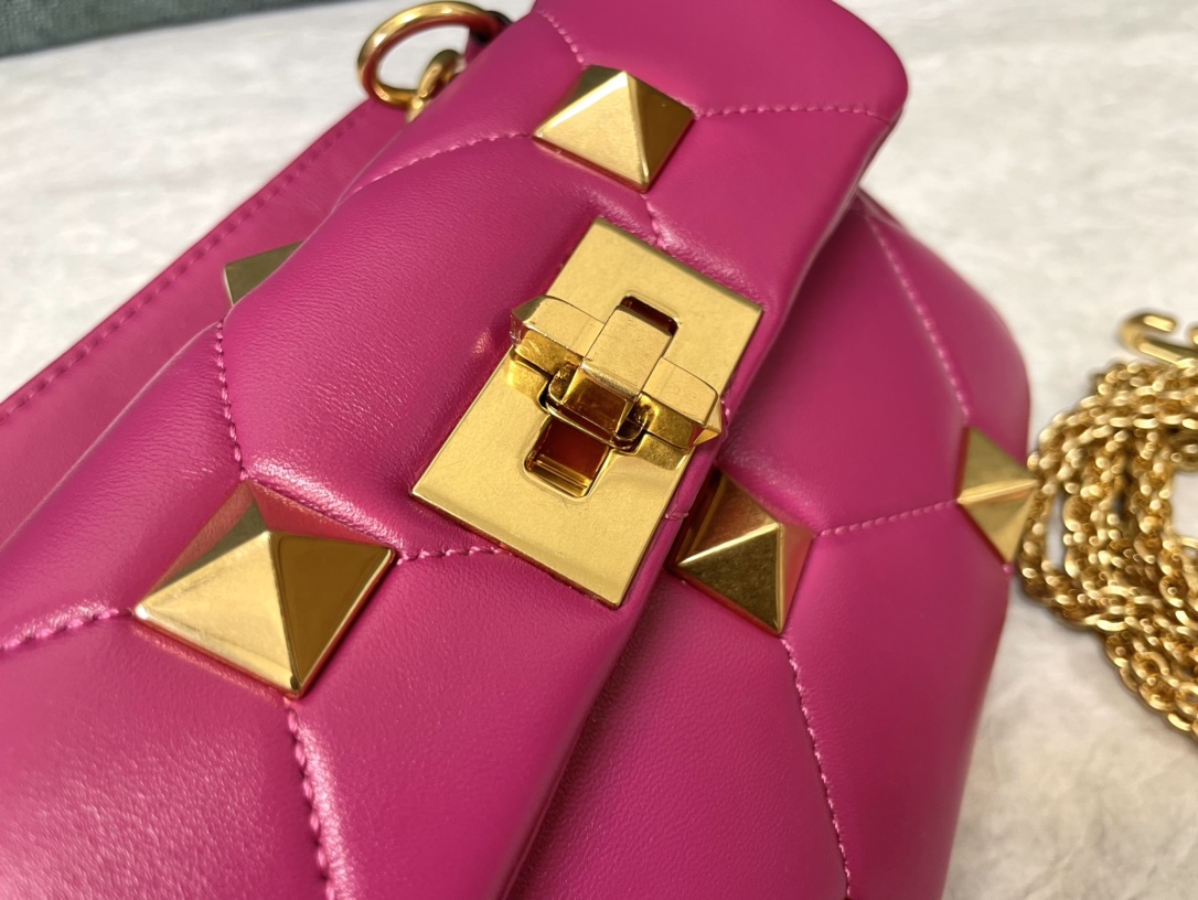 Valentino华伦天奴纳帕羊皮革迷你链条包0188