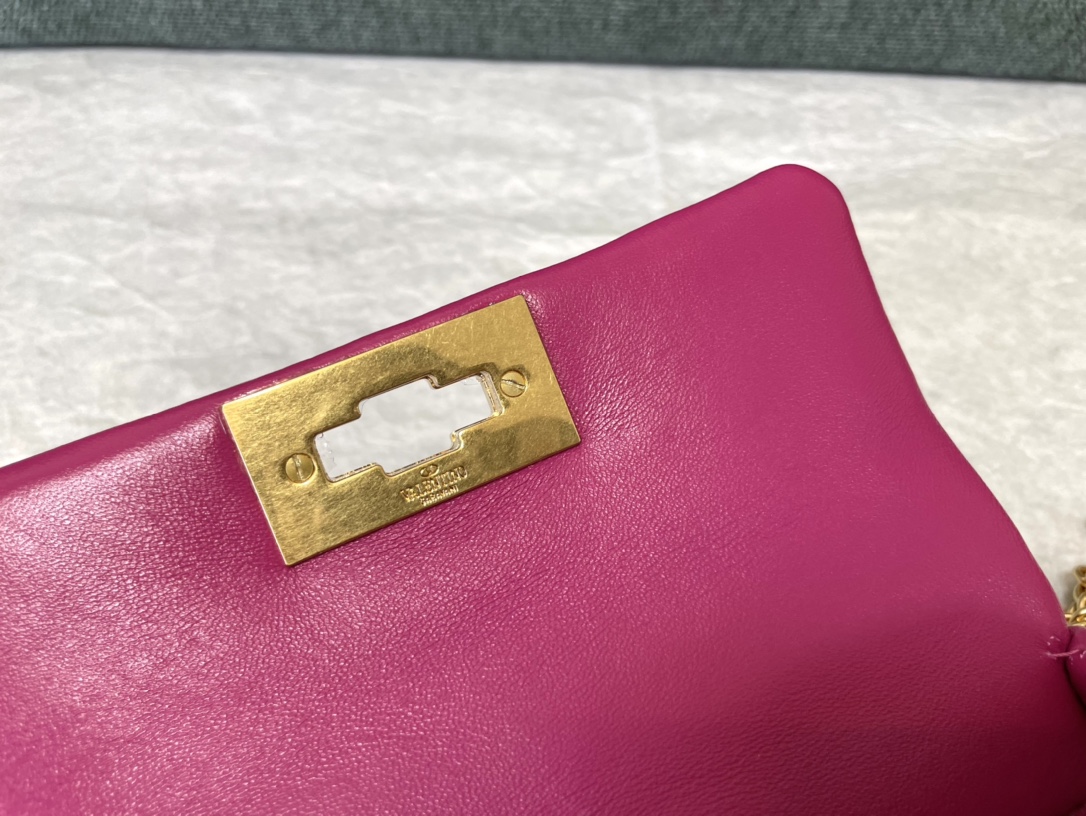 Valentino华伦天奴纳帕羊皮革迷你链条包0188