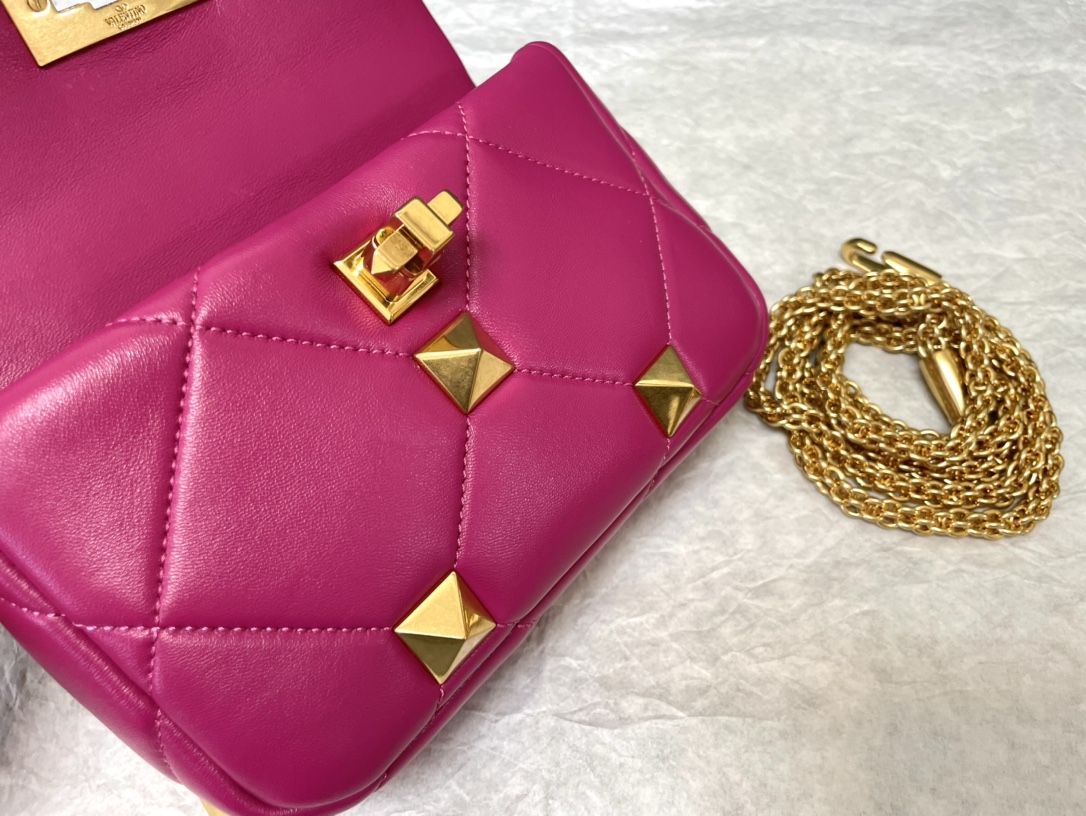 Valentino华伦天奴纳帕羊皮革迷你链条包0188