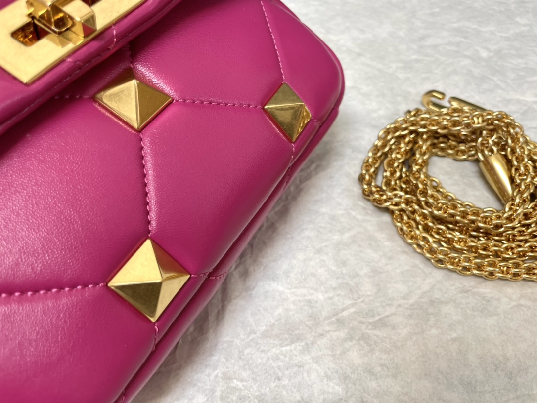 Valentino华伦天奴纳帕羊皮革迷你链条包0188