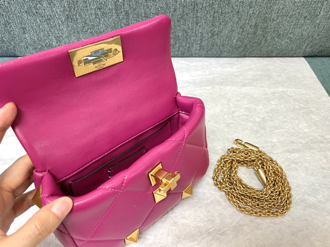 Valentino华伦天奴纳帕羊皮革迷你链条包0188