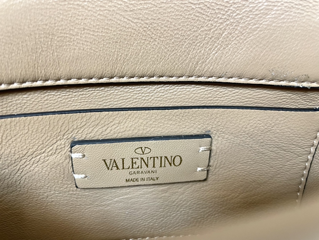 Valentino华伦天奴纳帕羊皮革迷你链条包0188