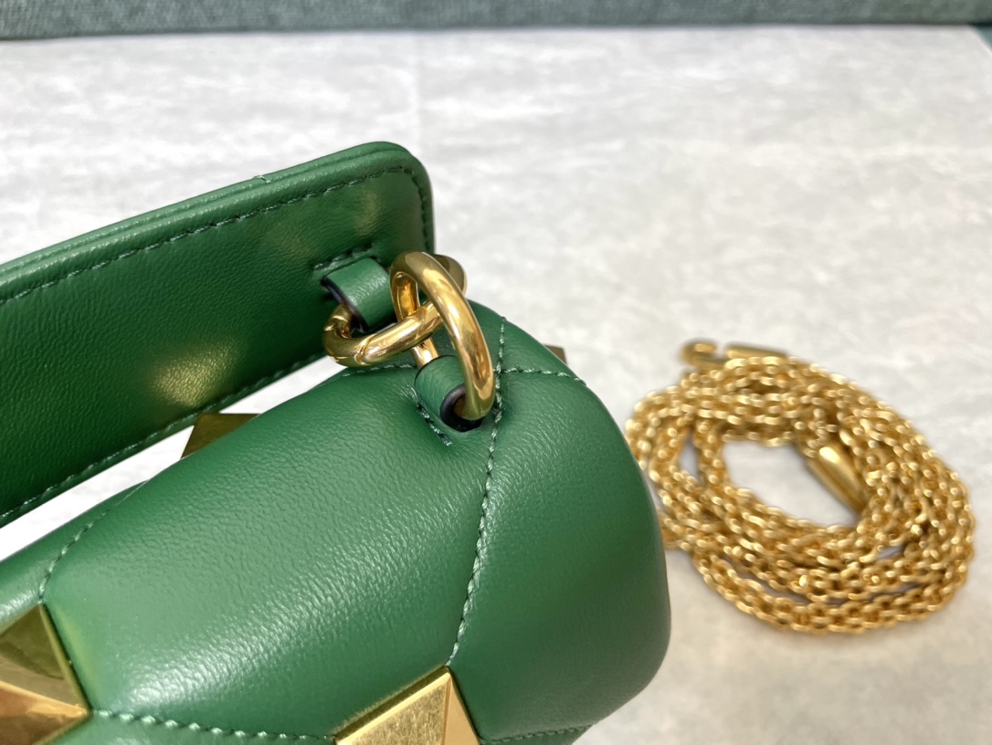 Valentino华伦天奴纳帕羊皮革迷你链条包0188