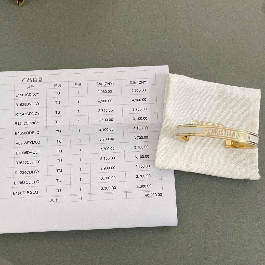 Dior Dior新款字母开口手镯Z 4100，黑/白两色
