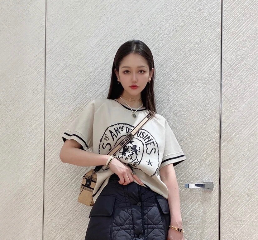 Dior Dior新款字母开口手镯Z 4100，黑/白两色