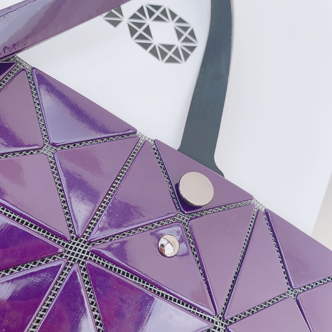 IsseyMiyake三宅一生 LUCENT GLOSS 系列手提袋0086