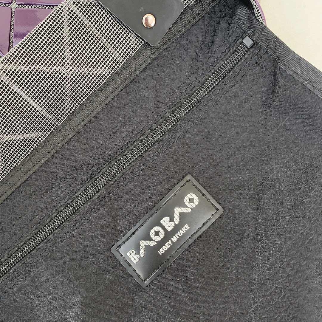 IsseyMiyake三宅一生 LUCENT GLOSS 系列手提袋0086