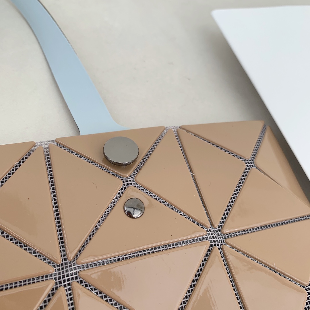 IsseyMiyake三宅一生 LUCENT GLOSS 系列手提袋0086