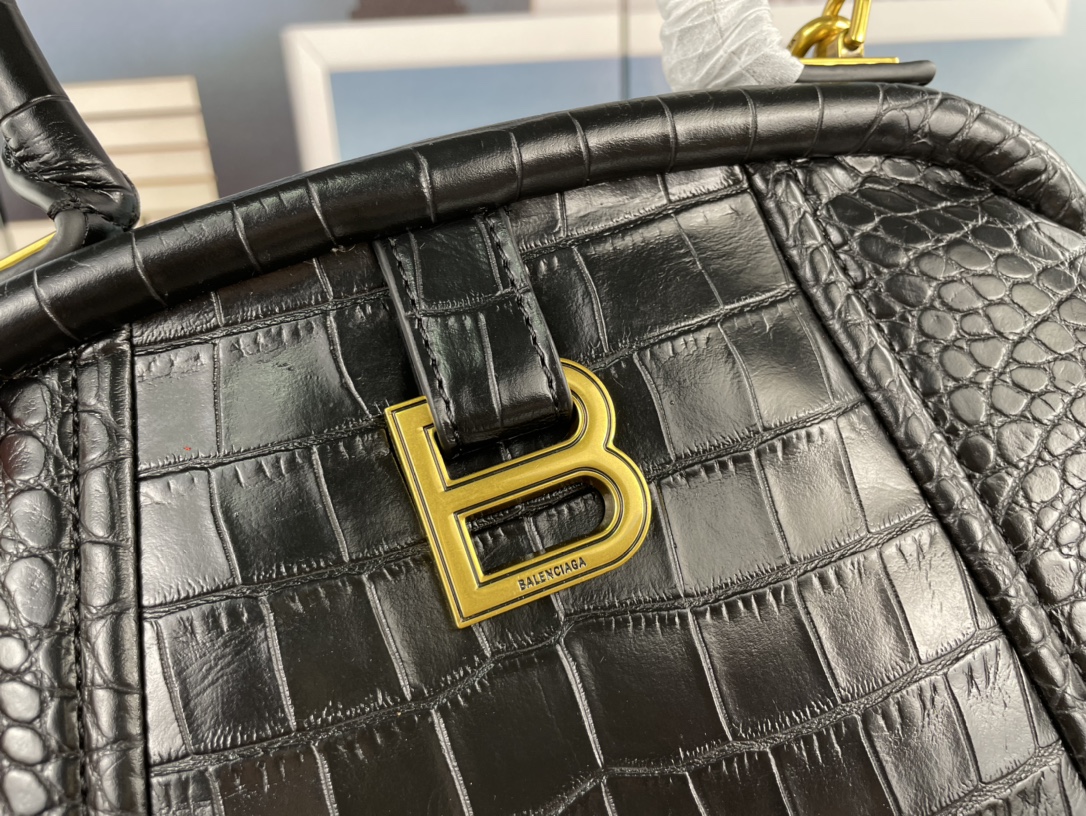 460 Balenciag 沙漏饺子包 BB新推出有一种独特的魅力