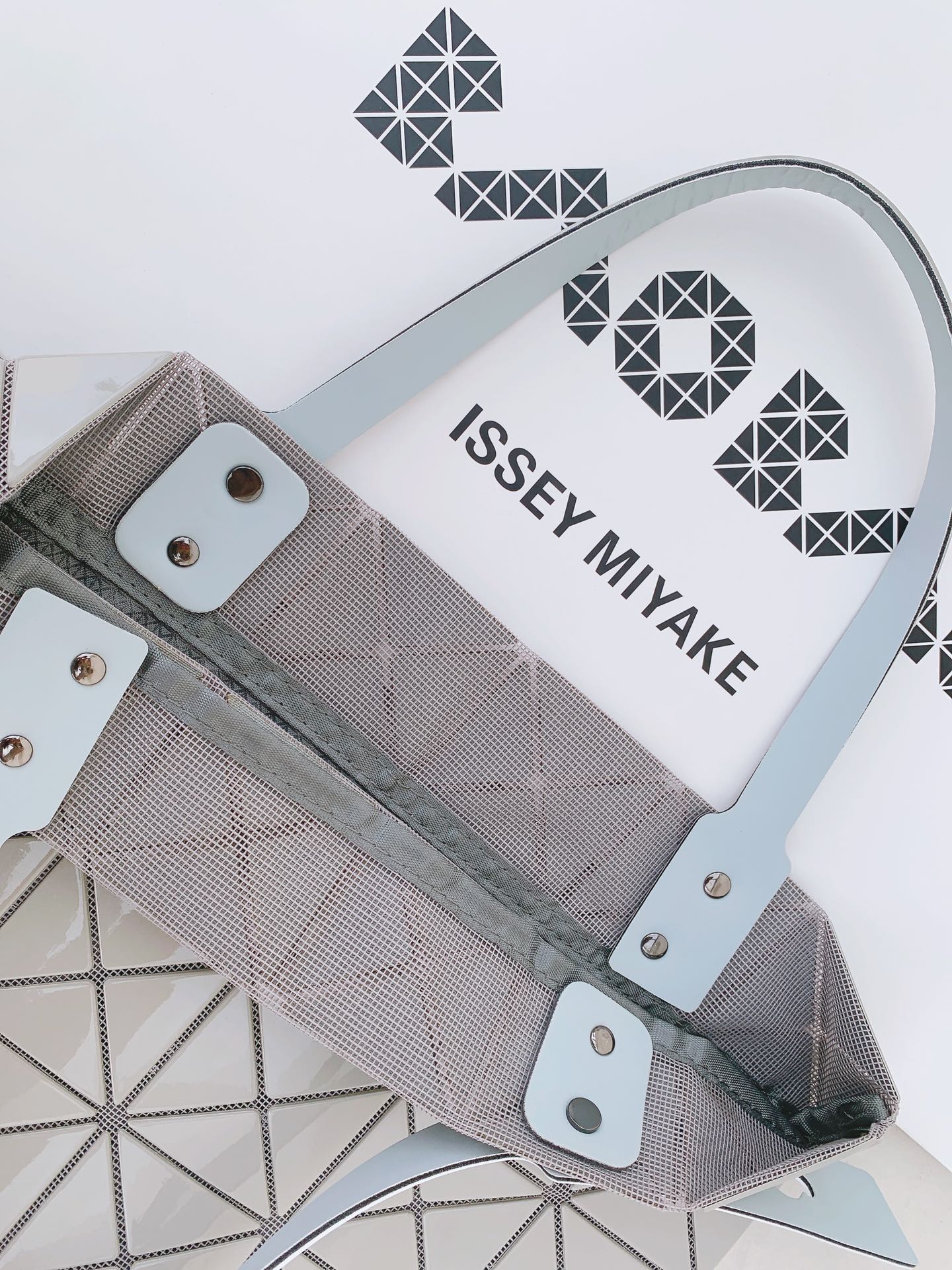 IsseyMiyake三宅一生 LUCENT GLOSS 系列手提袋0086