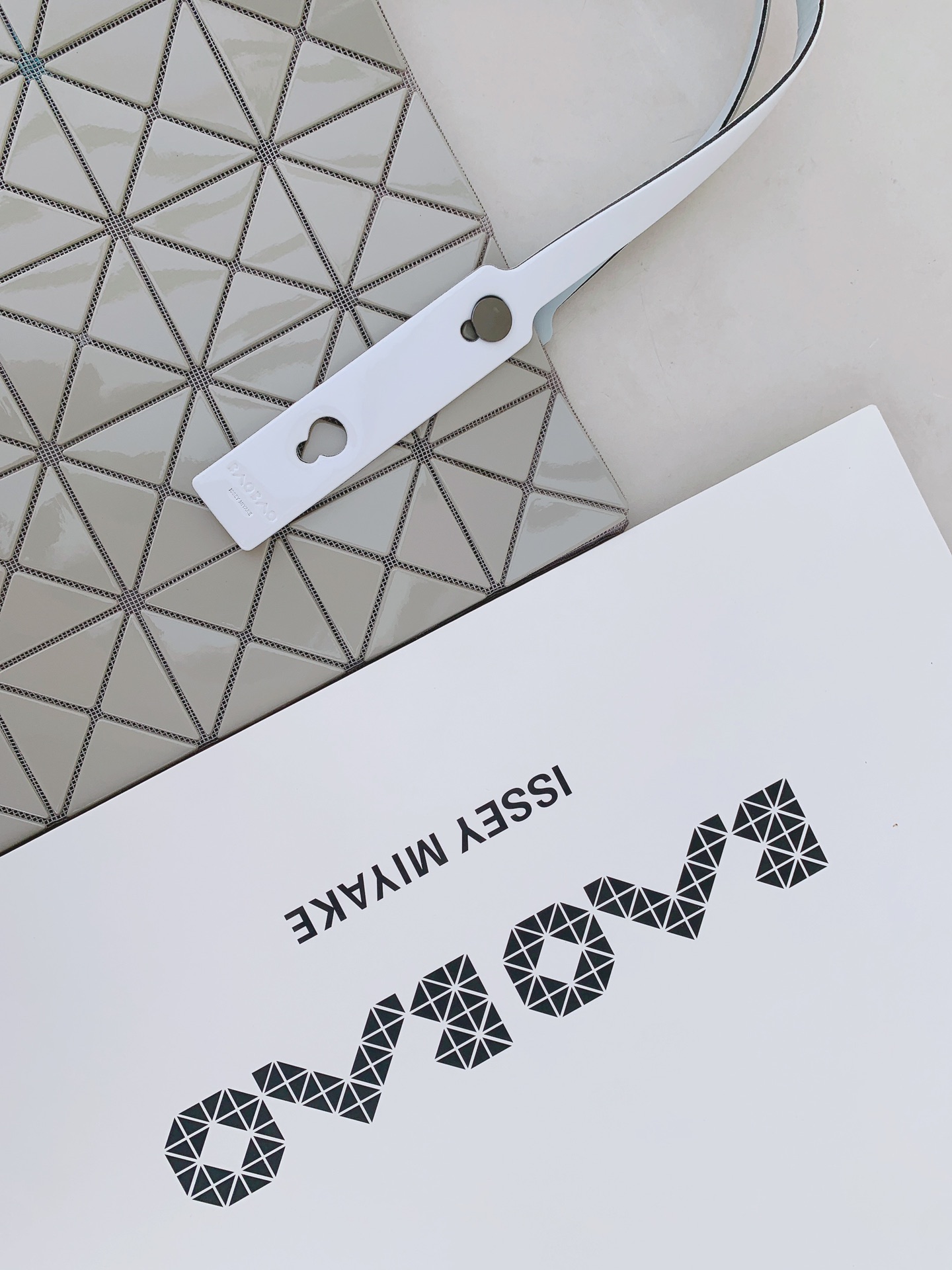 IsseyMiyake三宅一生 LUCENT GLOSS 系列手提袋0086