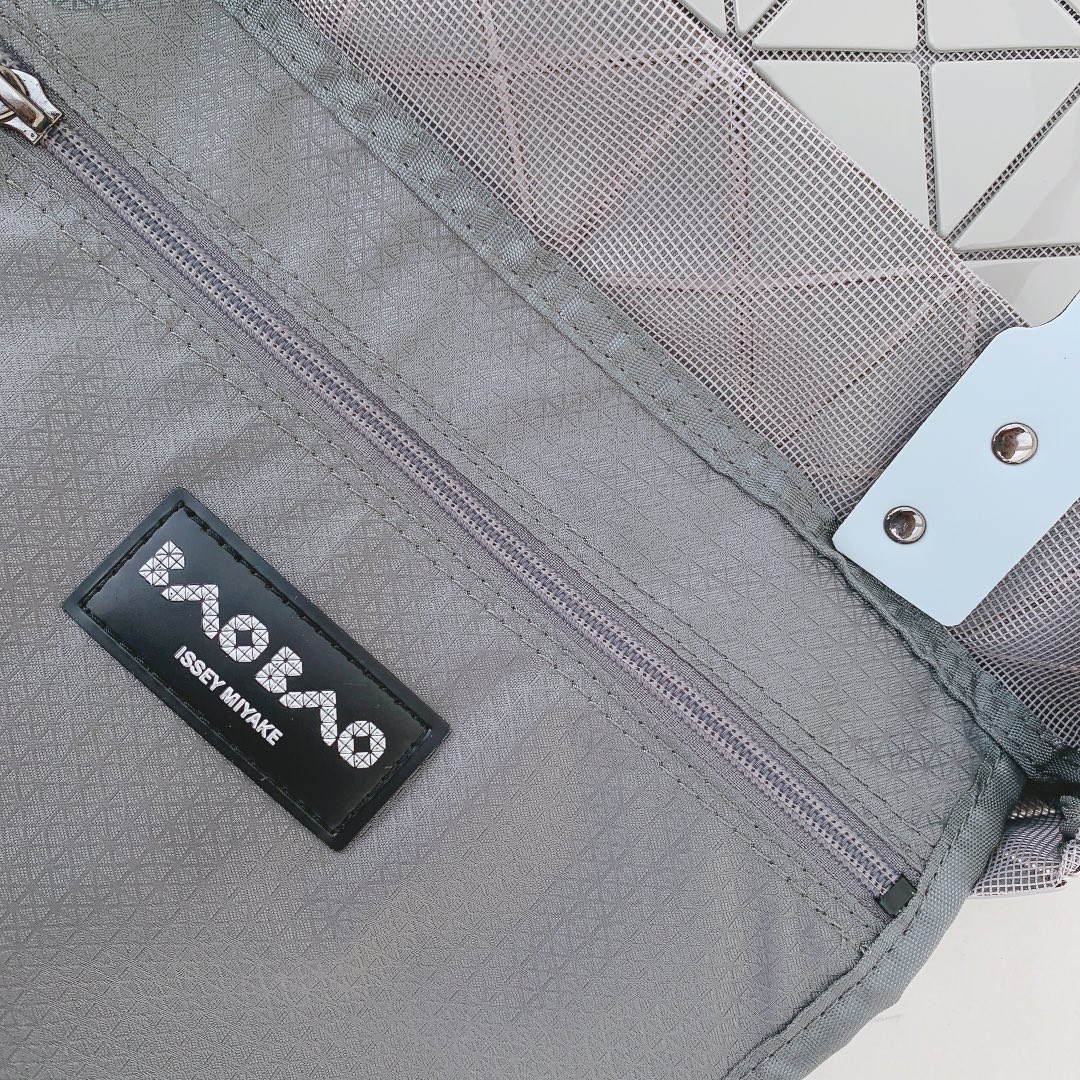 IsseyMiyake三宅一生 LUCENT GLOSS 系列手提袋0086