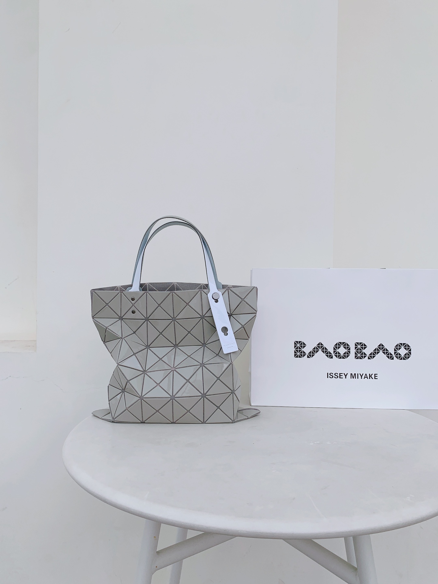 IsseyMiyake三宅一生 LUCENT GLOSS 系列手提袋0086