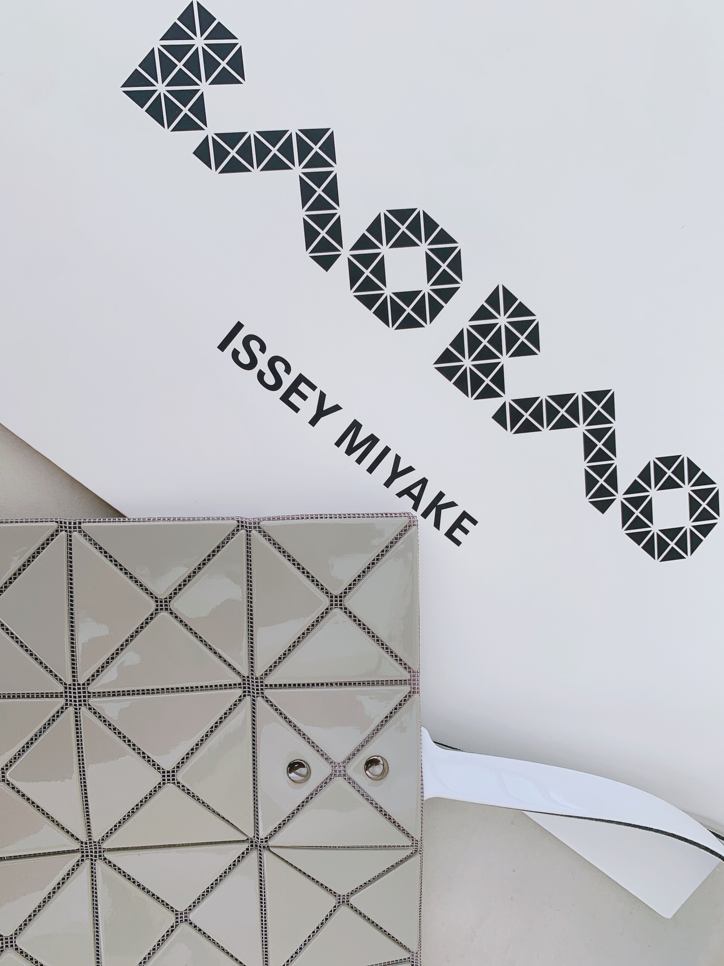 IsseyMiyake三宅一生 LUCENT GLOSS 系列手提袋0086