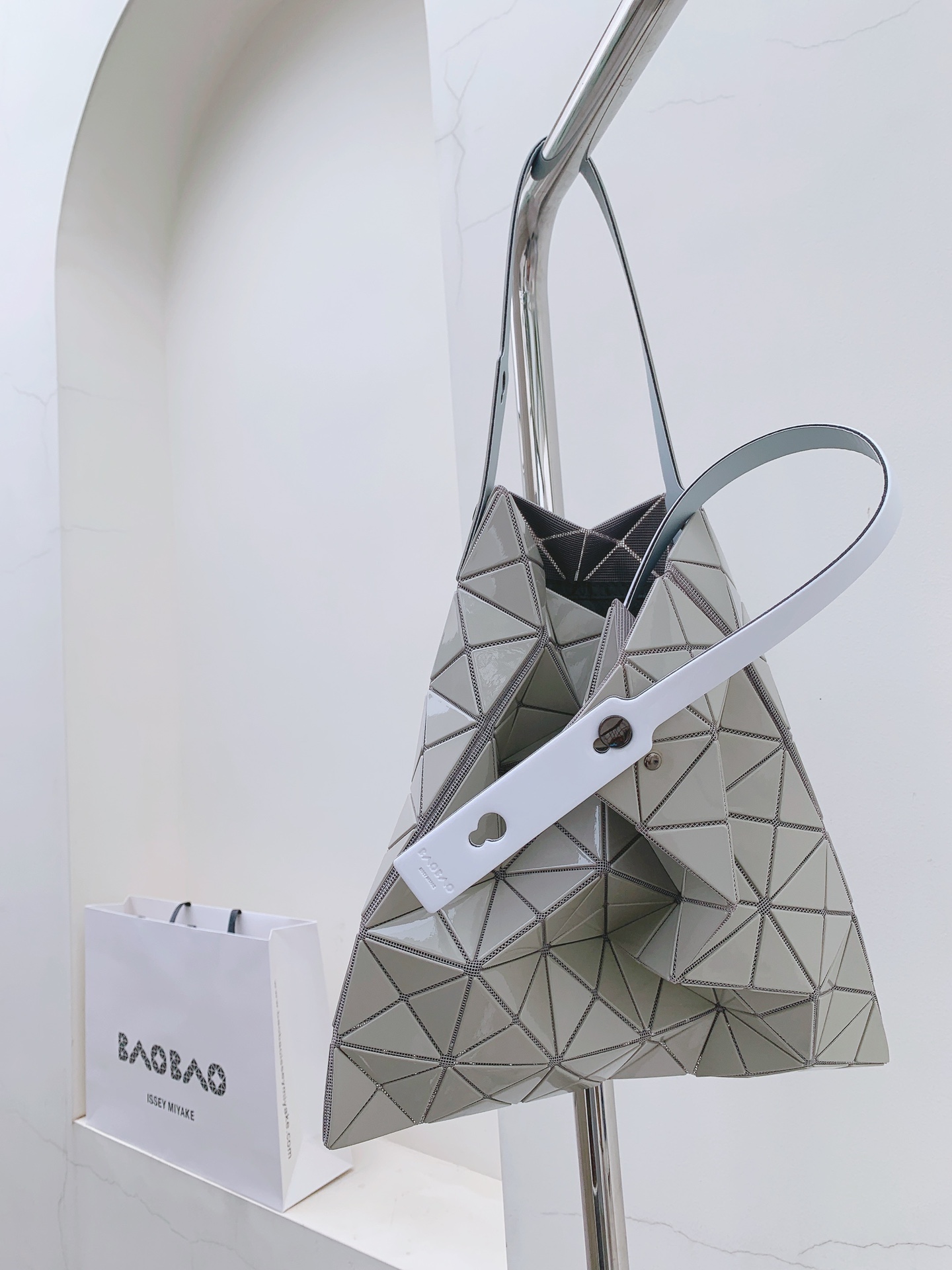 IsseyMiyake三宅一生 LUCENT GLOSS 系列手提袋0086