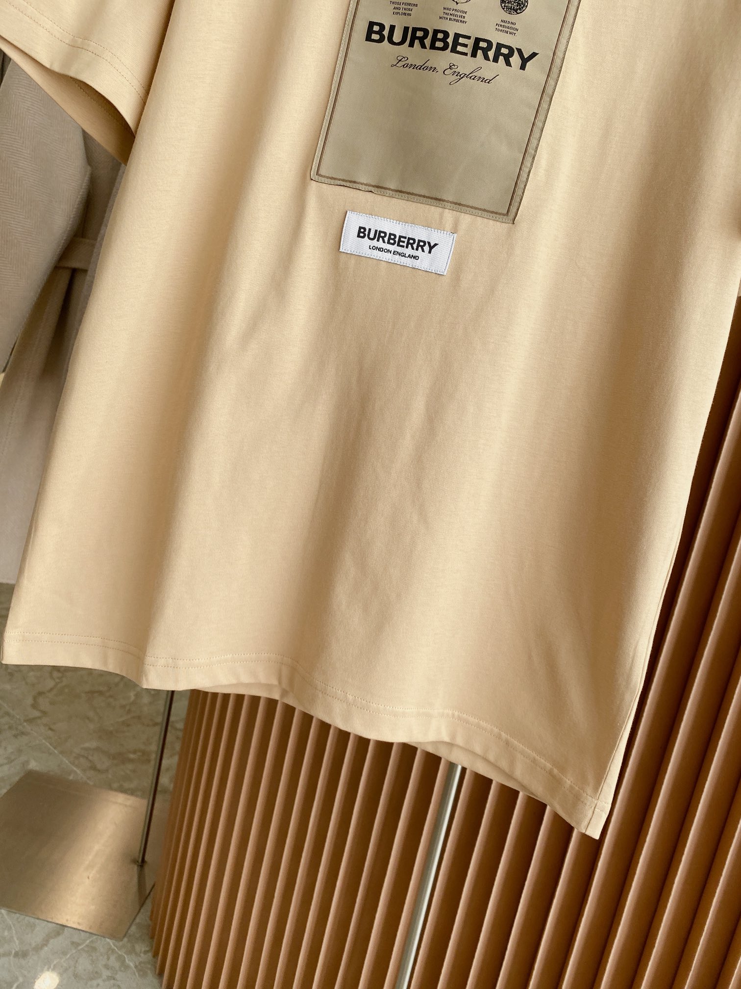 Burberry BBR 巴宝莉 标签贴花宽松棉质 短袖T 恤衫【BUR王牌尖货 镇店之宝】2022年春夏
