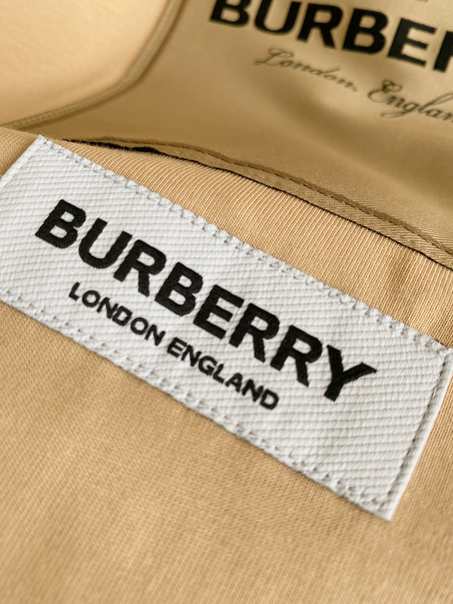 Burberry BBR 巴宝莉 标签贴花宽松棉质 短袖T 恤衫【BUR王牌尖货 镇店之宝】2022年春夏