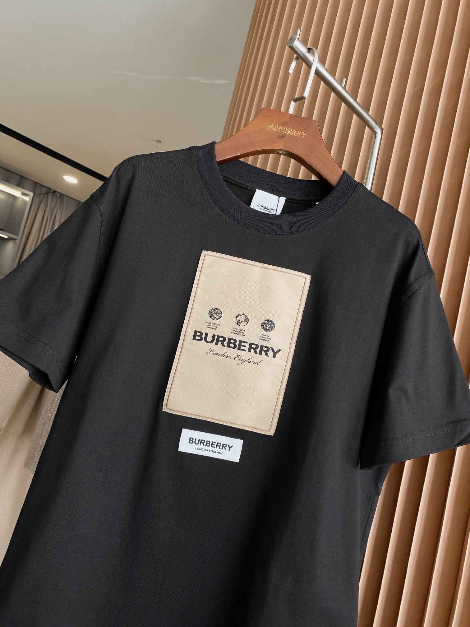 Burberry BBR 巴宝莉 标签贴花宽松棉质 短袖T 恤衫【BUR王牌尖货 镇店之宝】2022年春夏