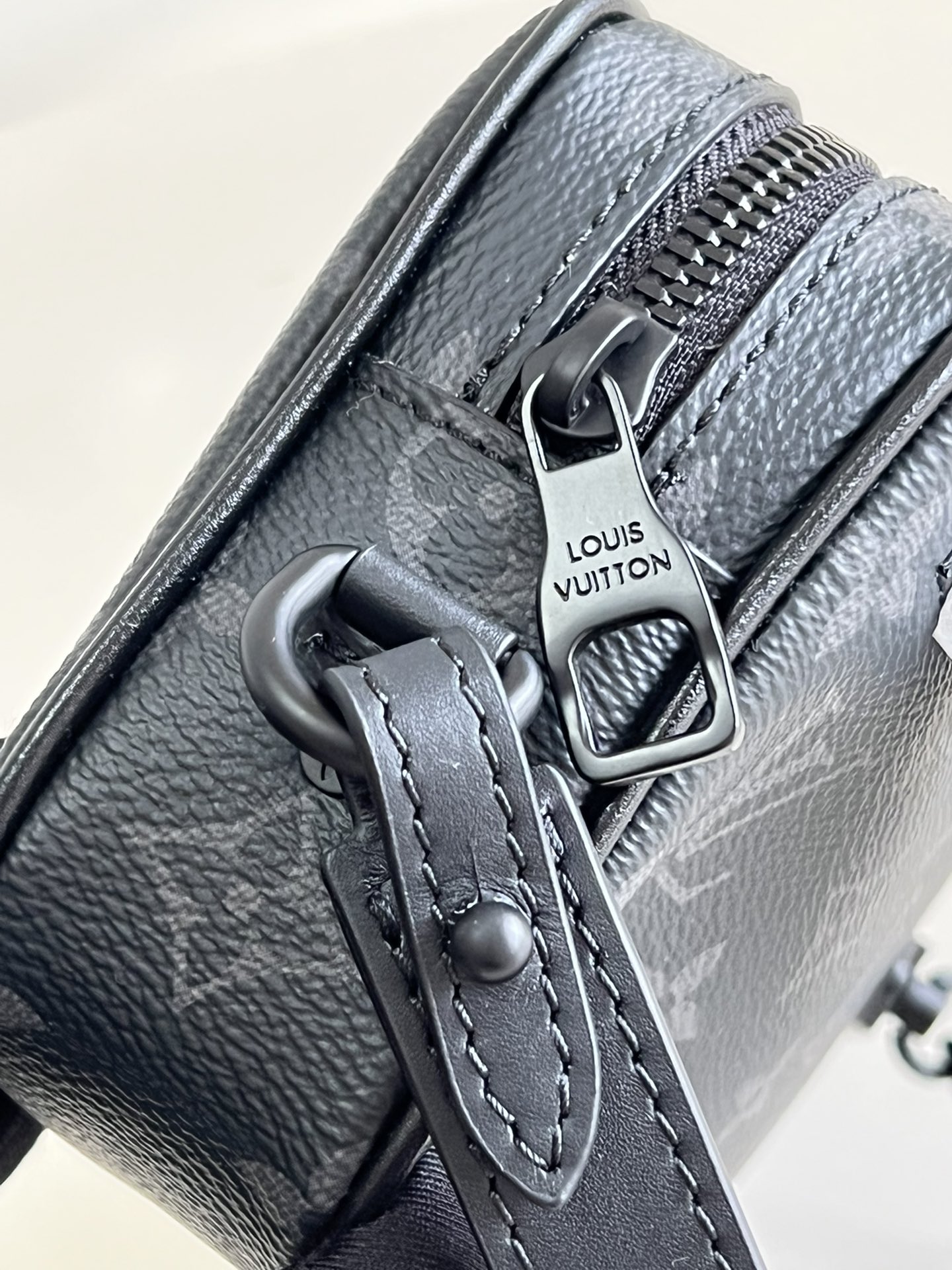 Louis Vuitton LV Virgil Abhol 链条手拿包 M44458黑花