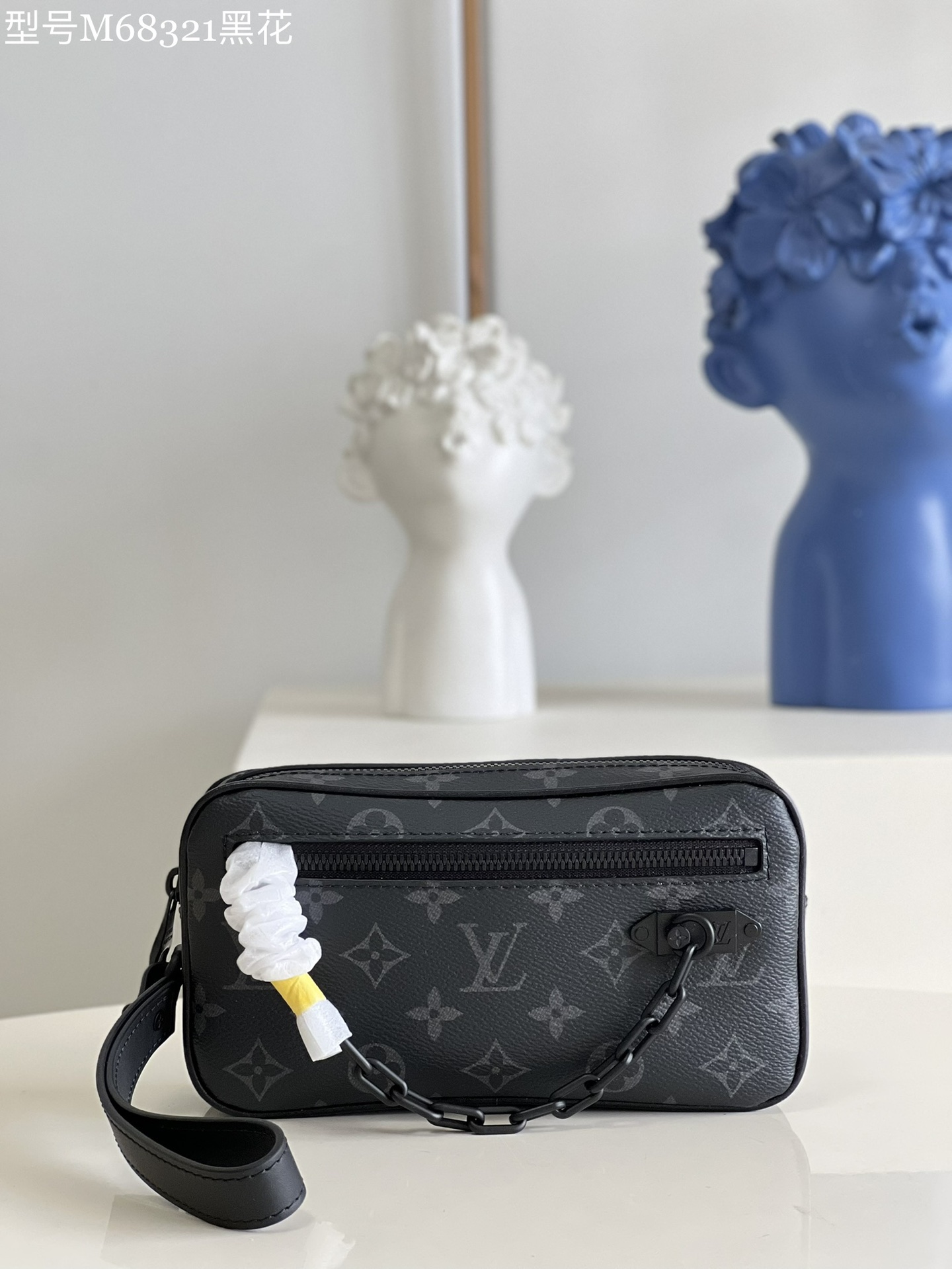 NO:398973,【Exclusive real photo of M68321 black flower】M44458 black flower Virgil Abhol chain clutch, fashion debut, the little brothers and sisters are all kinds of street shots and displays, so you can see the fried size 21×4.5×11.5cm E.,LV [original leather],louis vuitton,handbag19860909【独家实拍M68321黑花】M44458黑花 Virgil Abhol 链条手拿包,时装首秀一出,小哥哥小姐姐们各种街拍,各种晒,好看到炸尺寸21×4.5×11.5cm E.,LV【原厂皮】,louis vuitton,handbag,Bag