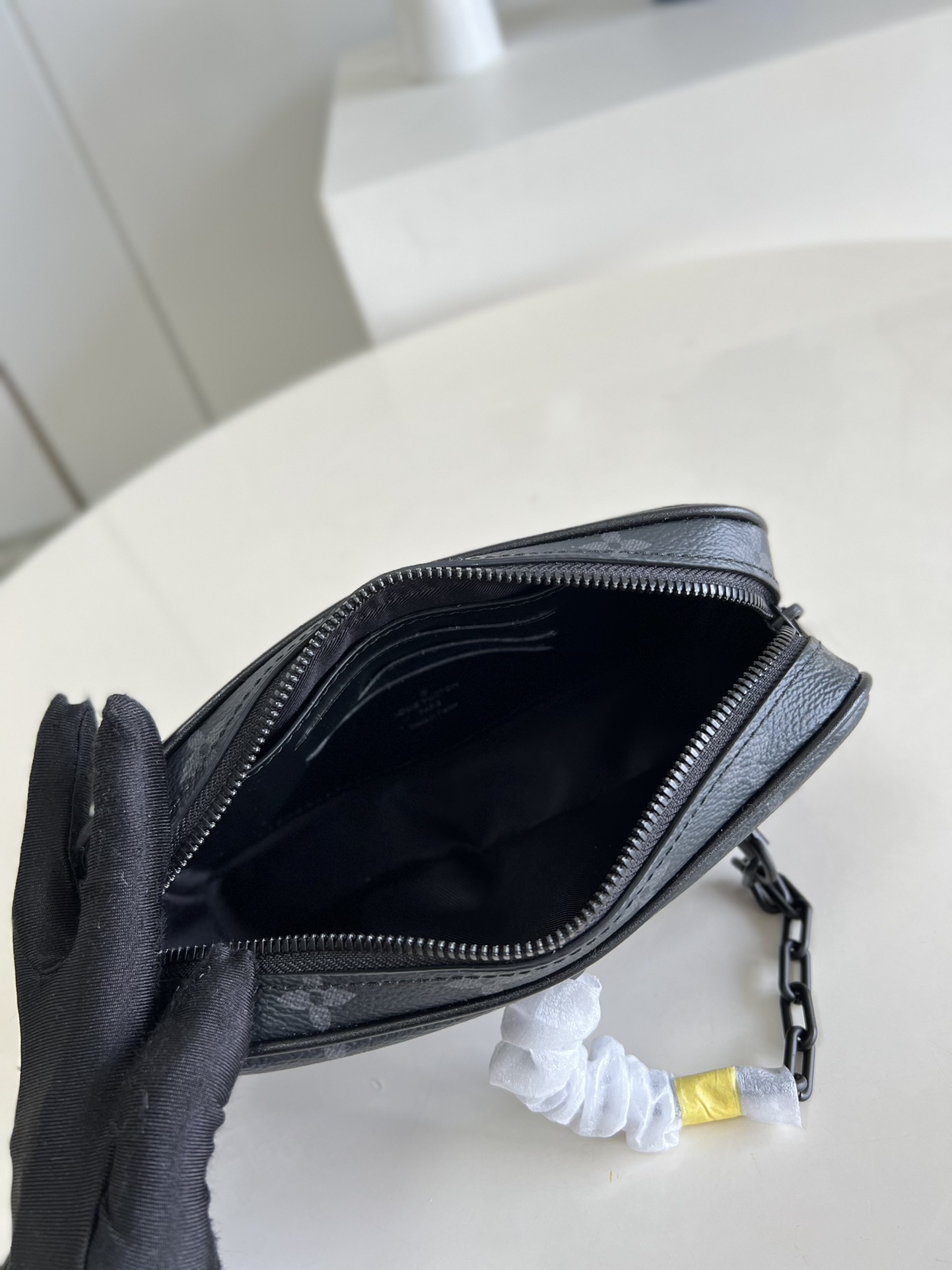 Louis Vuitton LV Virgil Abhol 链条手拿包 M44458黑花