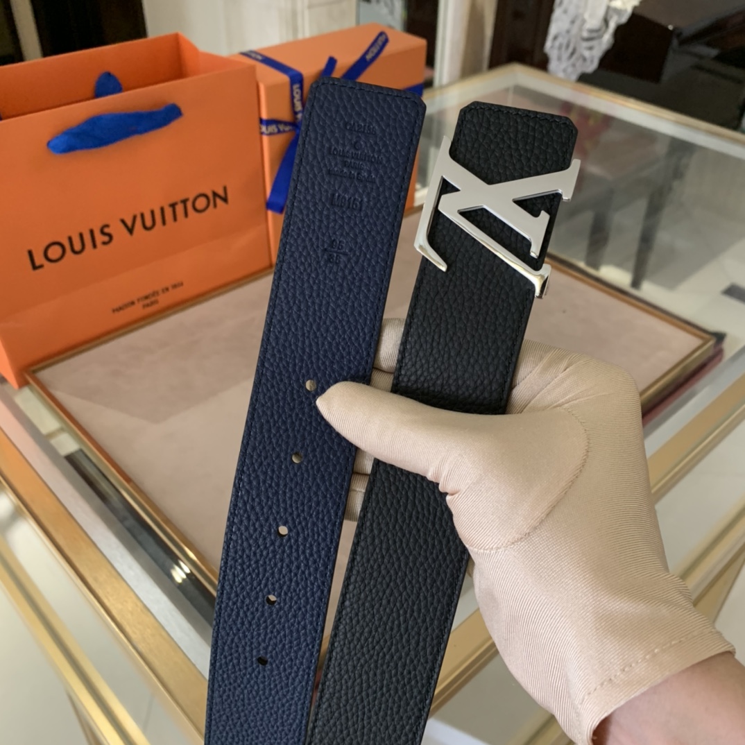 LOUISVUITTON路易進口荔枝紋雙面可用搭配經典款挂扣扣頭四色可選原版搭配