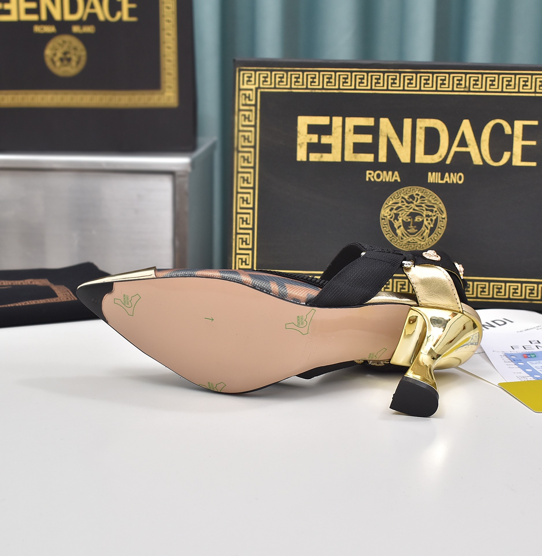 Factory Out 240FENDI/VERSACE Zapatos de tacón abierto con estampado FF de marca compartida - Tacón 8