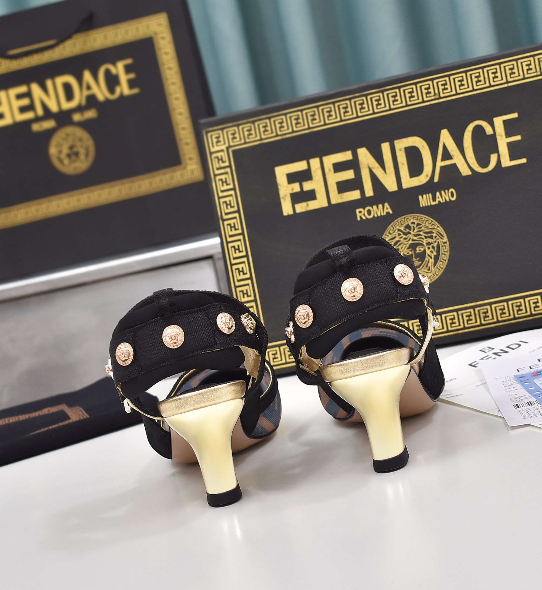 Factory Out 240FENDI/VERSACE Zapatos de tacón abierto con estampado FF de marca compartida - Tacón 8