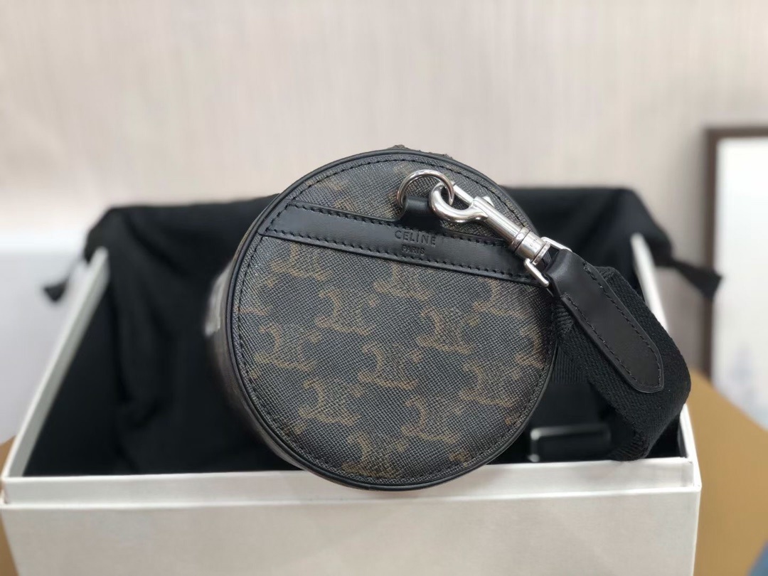 CELINE新款圆筒包上线标志印花圆筒包经典老花的颜色真的一年四季都很好搭配圆筒包真的是非常非常经典的一