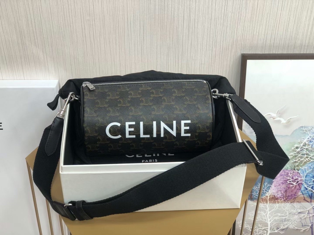 CELINE新款圆筒包上线标志印花圆筒包经典老花的颜色真的一年四季都很好搭配圆筒包真的是非常非常经典的一