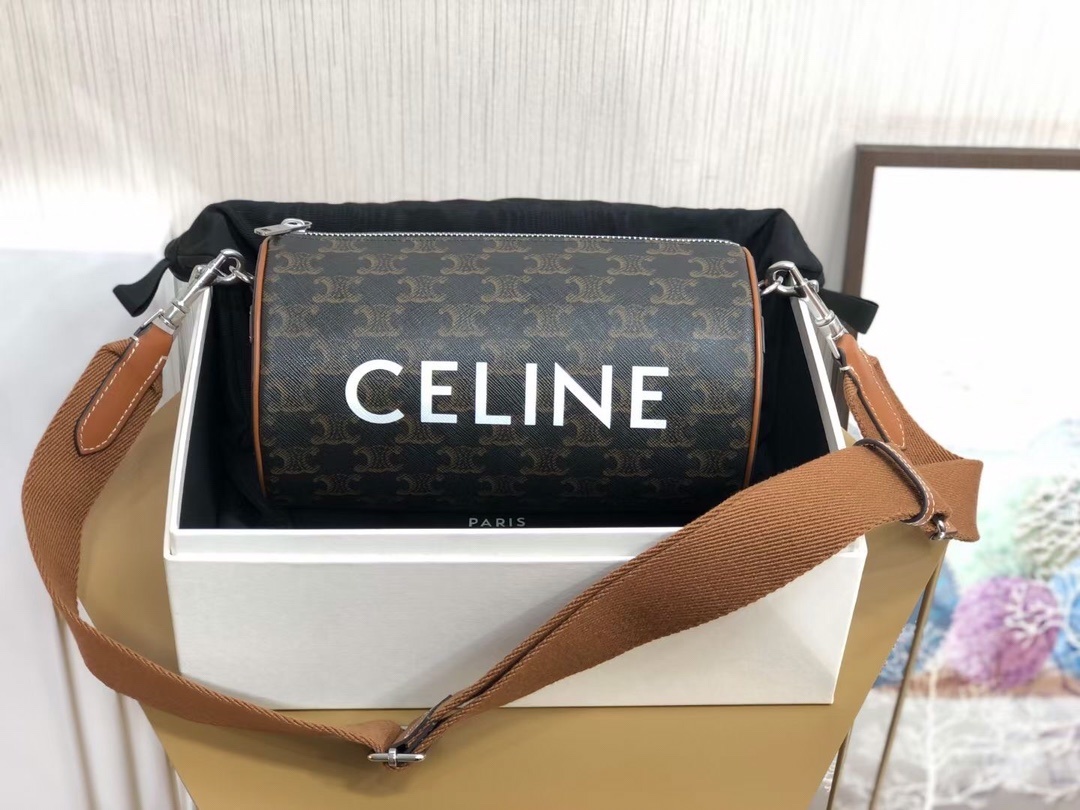 CELINE新款圆筒包上线标志印花圆筒包经典老花的颜色真的一年四季都很好搭配圆筒包真的是非常非常经典的一