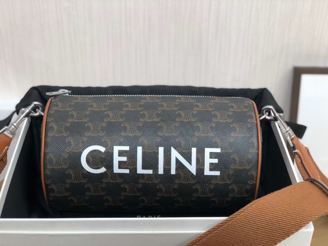 CELINE新款圆筒包上线标志印花圆筒包经典老花的颜色真的一年四季都很好搭配圆筒包真的是非常非常经典的一