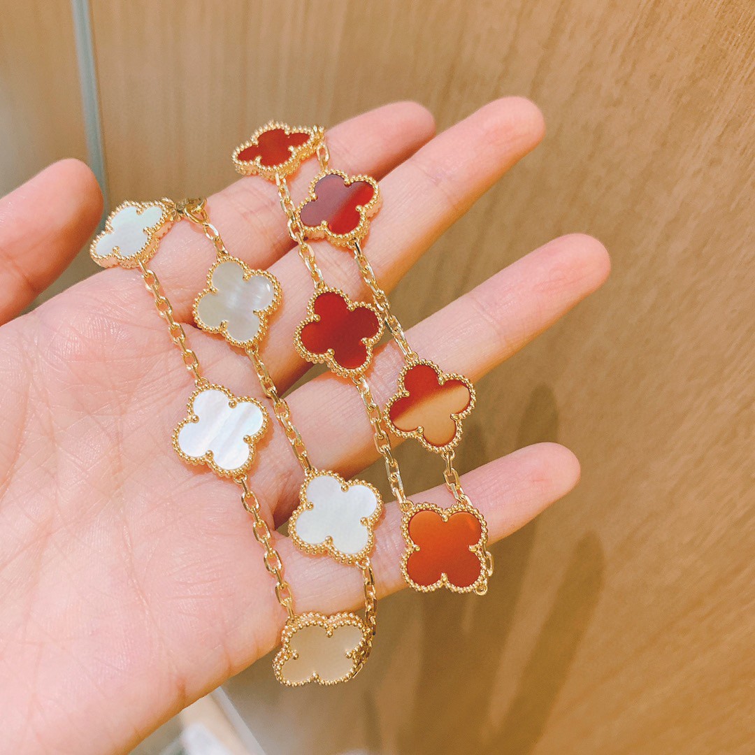 Van Cleef & Arpels Vintage Alhambra 5-Motif Bracelet - Comprehensive 4