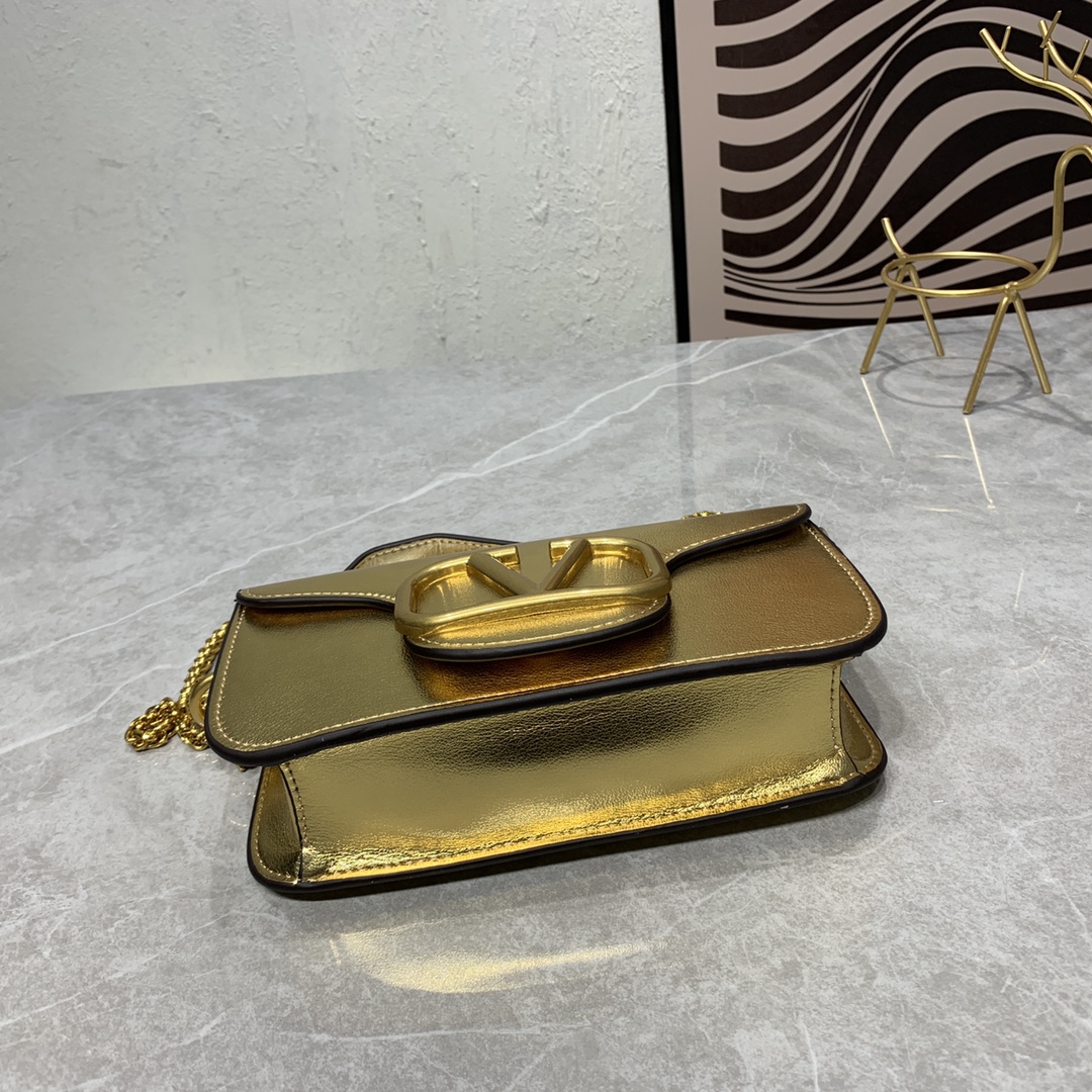 【520甄选】VALENTINO华家 女士MINILOCO 小牛皮新品 金属链条和细腻皮革组成别致双提柄,还可拆除变身手 【520甄选】VALENTINO华家 女士MINILOCO 小牛皮新品 金属链条和细腻皮革组成别致双提柄,还可拆除变身手