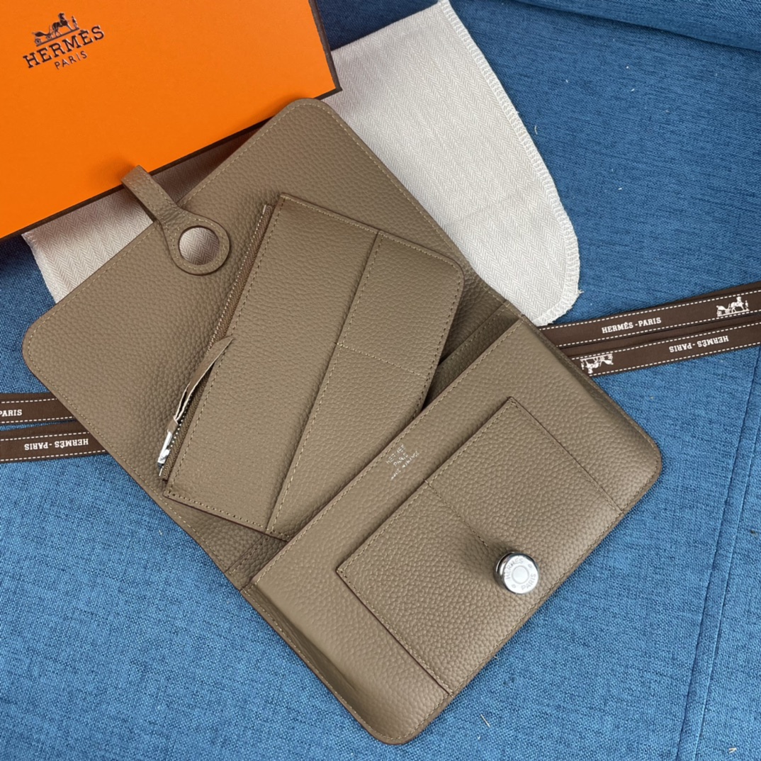 Hermes Dogon Duo Wallet in Togo Leather with Removable Coin Purse - Taupe 6 i1657856316 2520 4