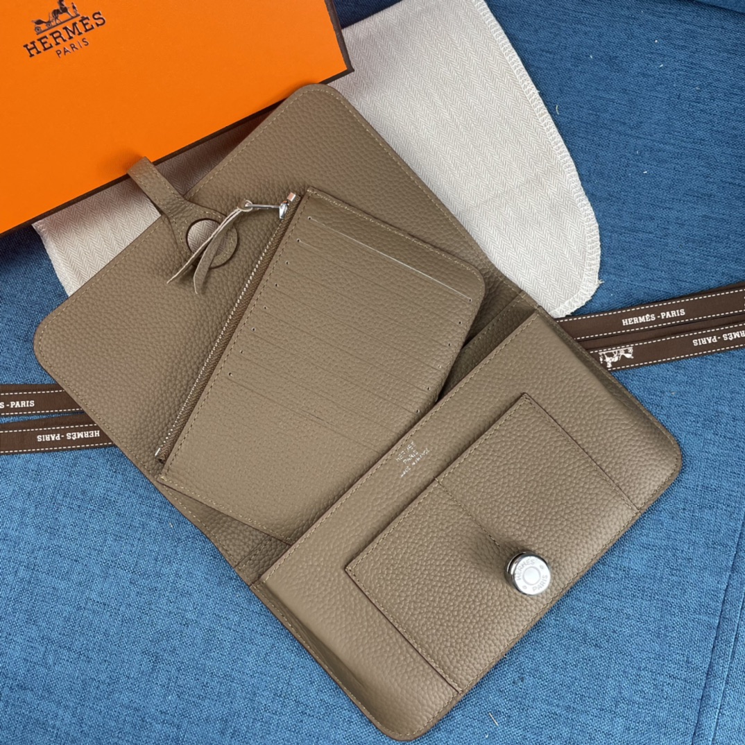 Hermes Dogon Duo Wallet in Togo Leather with Removable Coin Purse - Taupe 7 i1657856316 8986 5